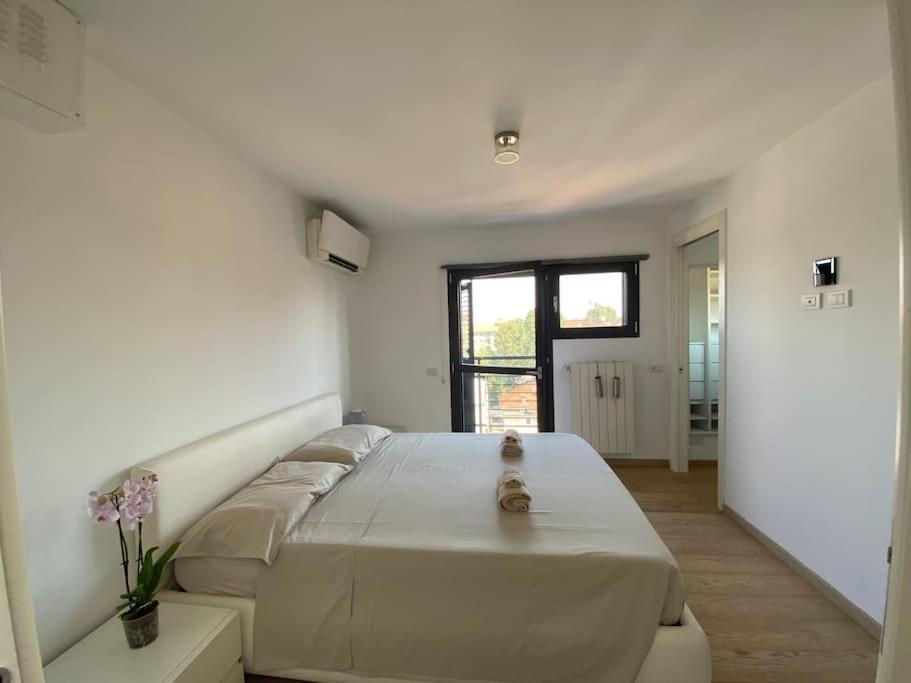 Penthouse Luce Near Metro-bus-tram * Milan