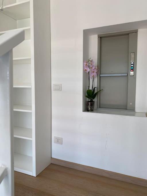 Penthouse Luce Near Metro-bus-tram Appartement
