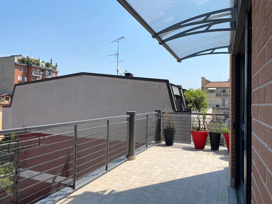 Penthouse Luce Near Metro-bus-tram Appartement *