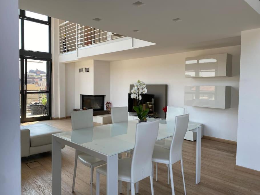Appartement Penthouse Luce Near Metro-bus-tram Milan
