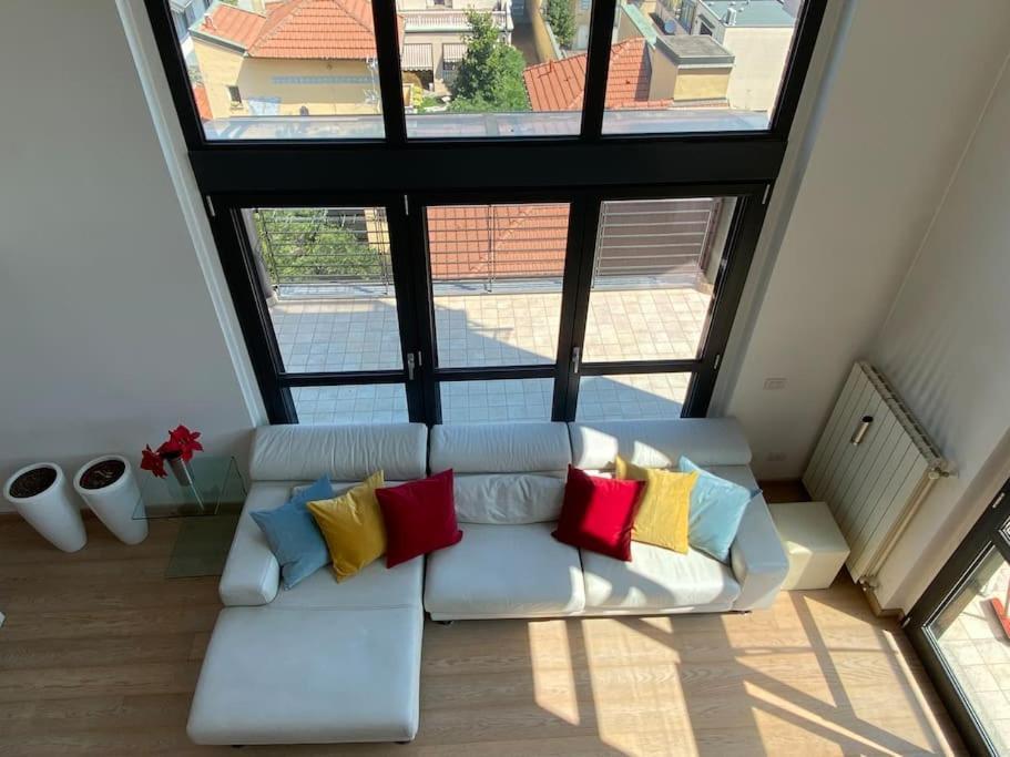Penthouse Luce Near Metro-bus-tram Milan
