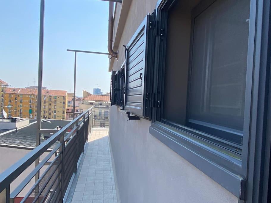 Penthouse Luce Near Metro-bus-tram Apartment Milan